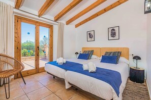 4 bedrooms, in-room safe, iron/ironing board, free WiFi