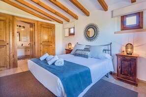 4 bedrooms, in-room safe, iron/ironing board, free WiFi