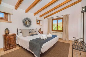 4 bedrooms, in-room safe, iron/ironing board, free WiFi