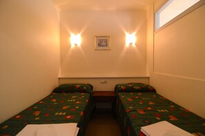 1 slaapkamer, een strijkplank/strijkijzer, wifi (toeslag), beddengoed