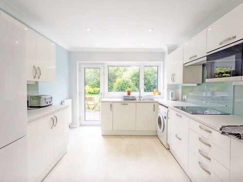 Still Waters, Emsworth -  a cottage that sleeps 8 guests  in 4 bedrooms