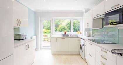 Still Waters, Emsworth - a cottage that sleeps 8 guests in 4 bedrooms