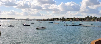 Still Waters, Emsworth -  a cottage that sleeps 8 guests  in 4 bedrooms