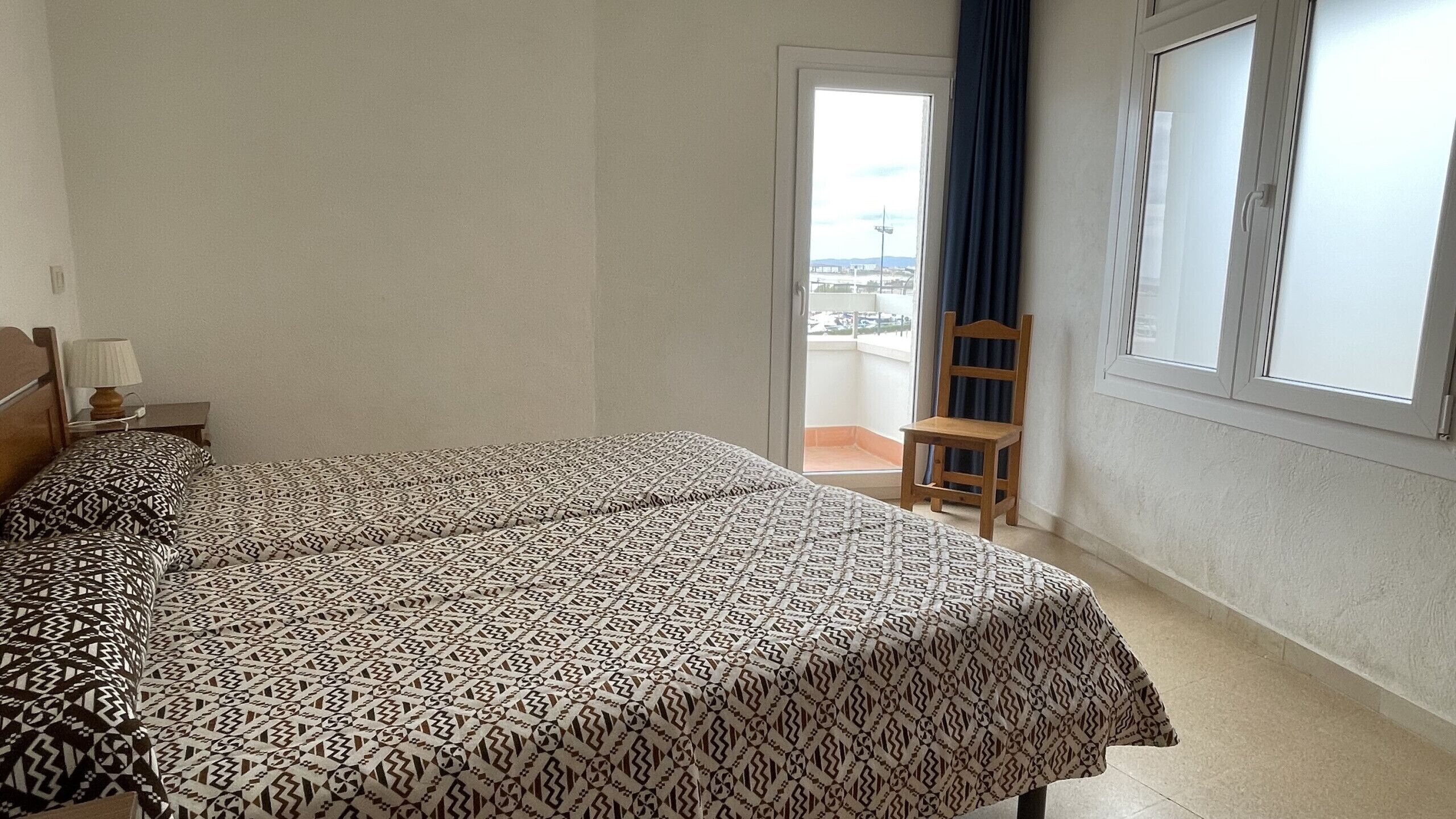 3 dormitorios, tabla de planchar con plancha, wifi gratis y ropa de cama