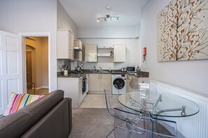 Interior - 11 Astor House - one bed modern and comfortable ground floor apartment (Torquay)