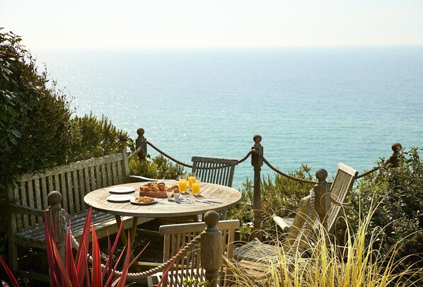 Outdoor dining - Beach View, based in a stunning position on the sea front, with stunning coastal scenery (Southbourne)