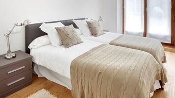 3 chambres, fer et planche à repasser, Wi-Fi gratuit, draps fournis