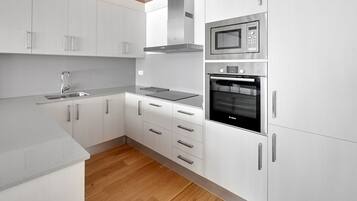 Réfrigérateur, micro-ondes, four, lave-vaisselle