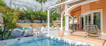 Coral - Grupo Turis - Calpe, Costa Blanca