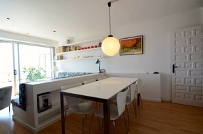 Dining - CATALONIA 4-5 (Estartit)