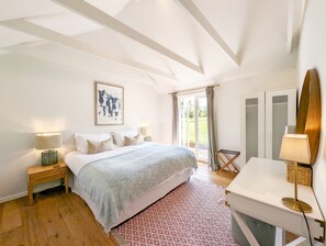 2 makuuhuonetta, silitysrauta/-lauta, Wi-Fi, vuodevaatteet