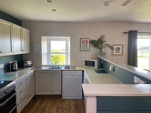 Réfrigérateur, micro-ondes, four, lave-vaisselle