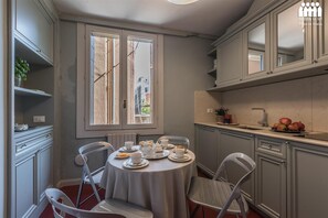 Dining - Ca' Cerchieri 1 Cosy Apartment (Venice)