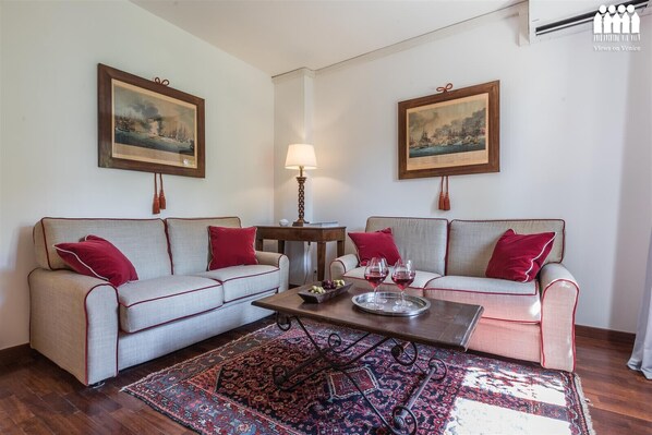 TV - Ca' Cerchieri 1 Cosy Apartment (Venice)