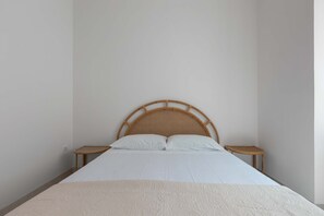3 chambres, fer et planche à repasser