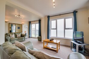 TV - 2 Bed in Clifton Court (oc-flt18) (Croyde)