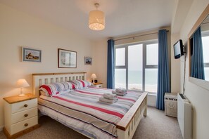 2 bedrooms, iron/ironing board, free WiFi, bed sheets - 2 Bed in Clifton Court (oc-flt18) (Croyde)