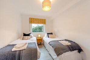 2 bedrooms, iron/ironing board, travel cot, free WiFi