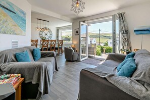 TV, DVD player, stereo - 5 Bed in Woolacombe (oc-heath) (Woolacombe)