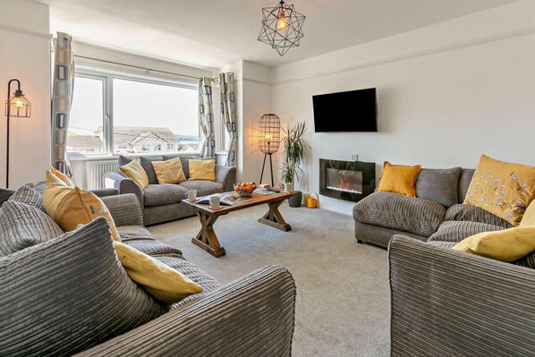 TV, DVD player, stereo - 5 Bed in Woolacombe (oc-heath) (Woolacombe)