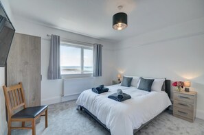 5 habitaciones, tabla de planchar con plancha y cuna de viaje 