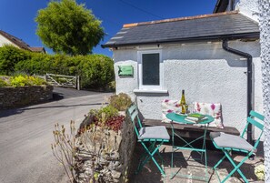 Outdoor dining - Syms Cottage, Cutcombe (Wheddon Cross)