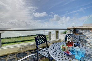 Outdoor dining - 2 Bed in Saunton (oc-2ocean) (Braunton)