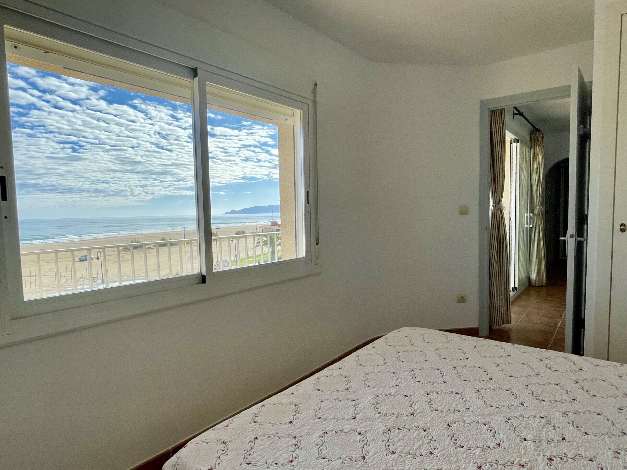 1 habitación, tabla de planchar con plancha, wifi gratis y ropa de cama 