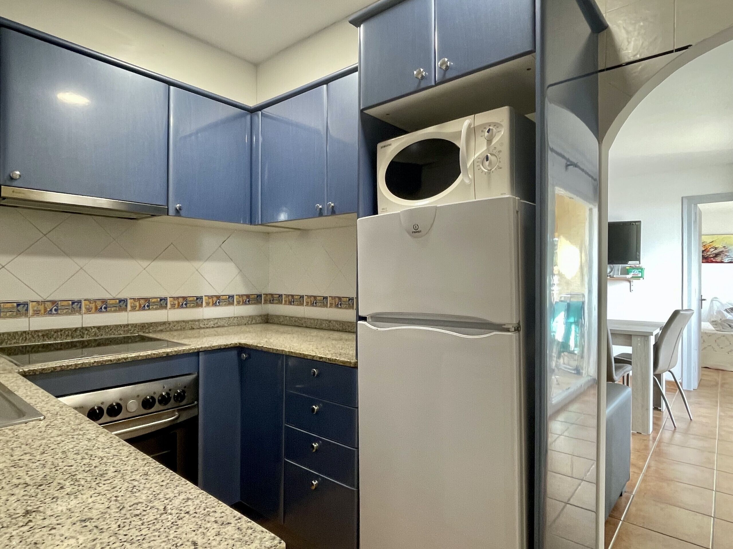 Refrigerador, microondas, horno, lavavajillas