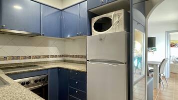 Refrigerador, microondas, horno, lavavajillas