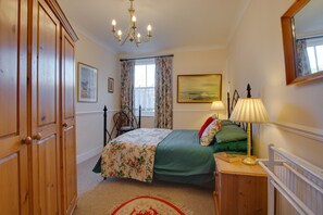 2 chambres, fer et planche à repasser, Wi-Fi gratuit, draps fournis