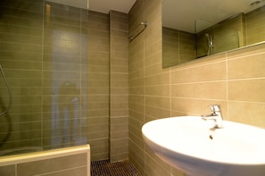 Shower, hair dryer - ERMITA 100 (Estartit)