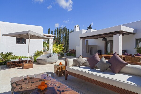 Outdoor dining - VILLA CAN RIBES - IBIZA LUXURY by Priority (Santa Eulalia del Río)