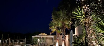 Beautiful Villa, Sleeping up to 6 guests with Private Pool and WiFi Access
