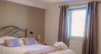 DORFWOHNUNG IN ABERDEEN SUBERB MIT WIFI & PARKPLATZ