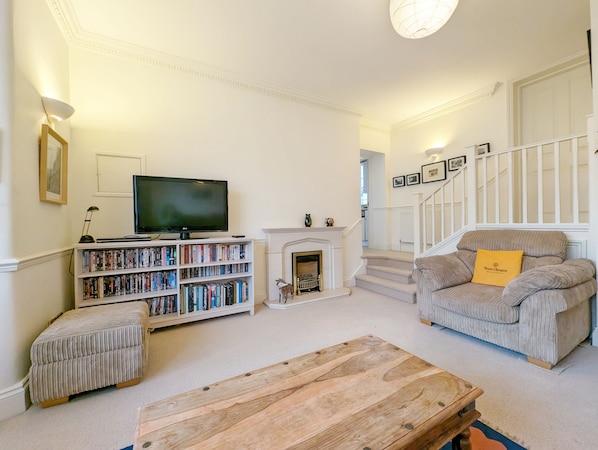 Smart TV, DVD player - 4 The Clockhouse , Midhurst  - sleeps 4 guests  in 2 bedrooms (Midhurst)