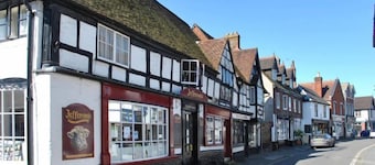 4 The Clockhouse , Midhurst - sleeps 4 guests in 2 bedrooms