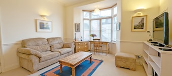 4 The Clockhouse , Midhurst - sleeps 4 guests in 2 bedrooms