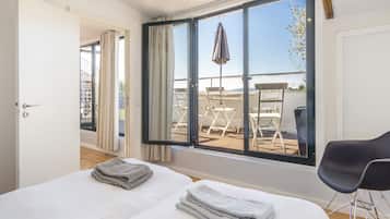 2 bedrooms, in-room safe, iron/ironing board, travel crib