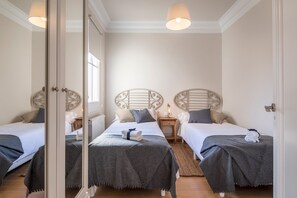 2 chambres, fer et planche à repasser, accès au Wi-Fi (inclus)
