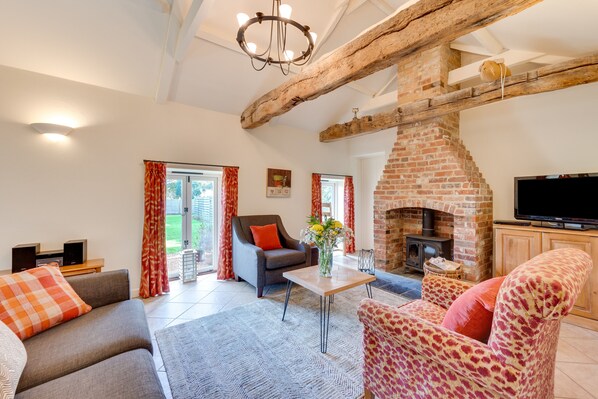 TV, fireplace, DVD player, books