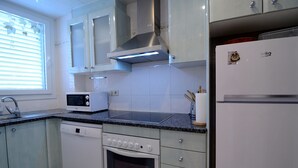Private kitchen - ROCAMAURA II 5-8 (Estartit)
