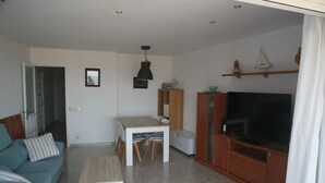 Living area - ROCAMAURA II 5-8 (Estartit)