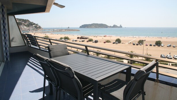 Outdoor dining - ROCAMAURA II 5-8 (Estartit)