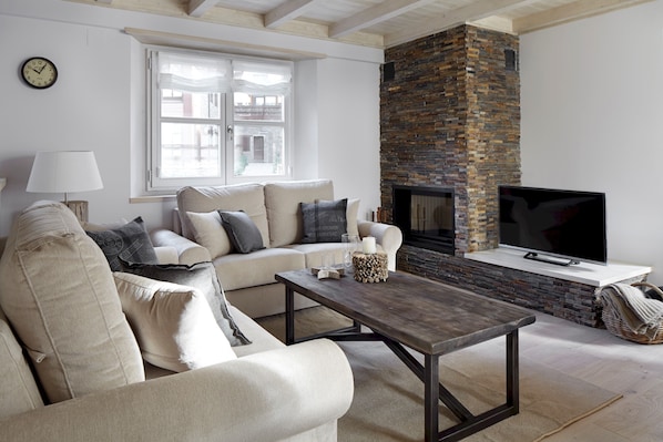 Flat-screen TV, fireplace - Val de Ruda Luxe 38 by FeelFree Rentals (Baqueira)