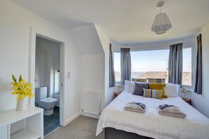 3 slaapkamers, een strijkplank/strijkijzer, gratis wifi, beddengoed