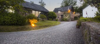 Four star cottage in glorious Devon countryside, indoor pool, sauna, WiFi
