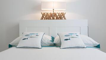 2 chambres, fer et planche Ă repasser