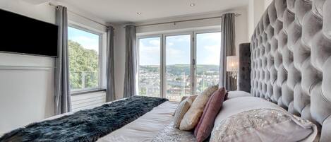 4 soverom, strykejern/-brett, reiseseng for barn og wi-fi (inkludert)