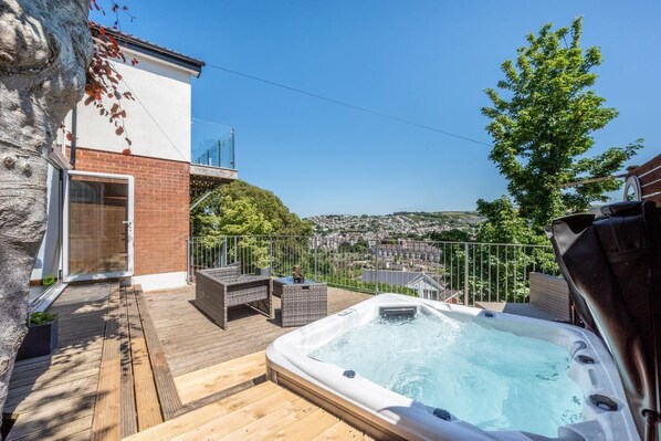 Terrace/patio - 4 Bed in Ilfracombe (oc-rockho) (Ilfracombe)